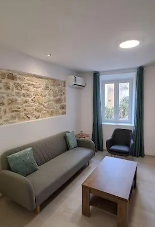 Skalinada Kampielo شقة